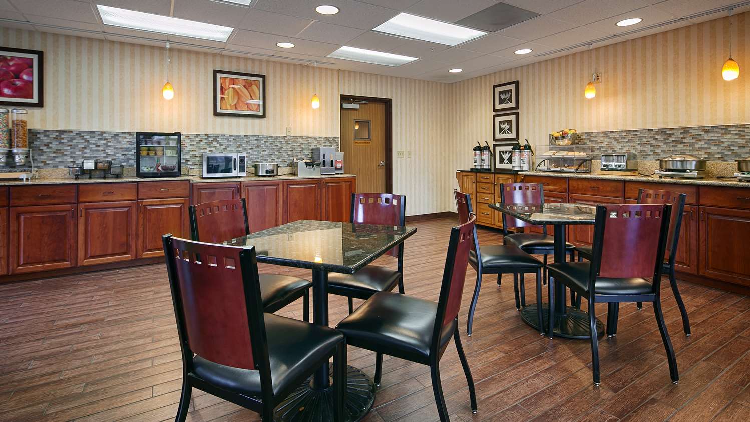 Best Western Plus Rama Inn & Suites 8/9