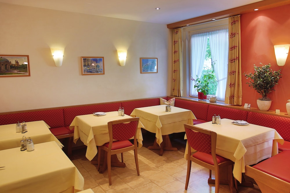 Hotel Kriemhild Am Hirschgarten 65/79