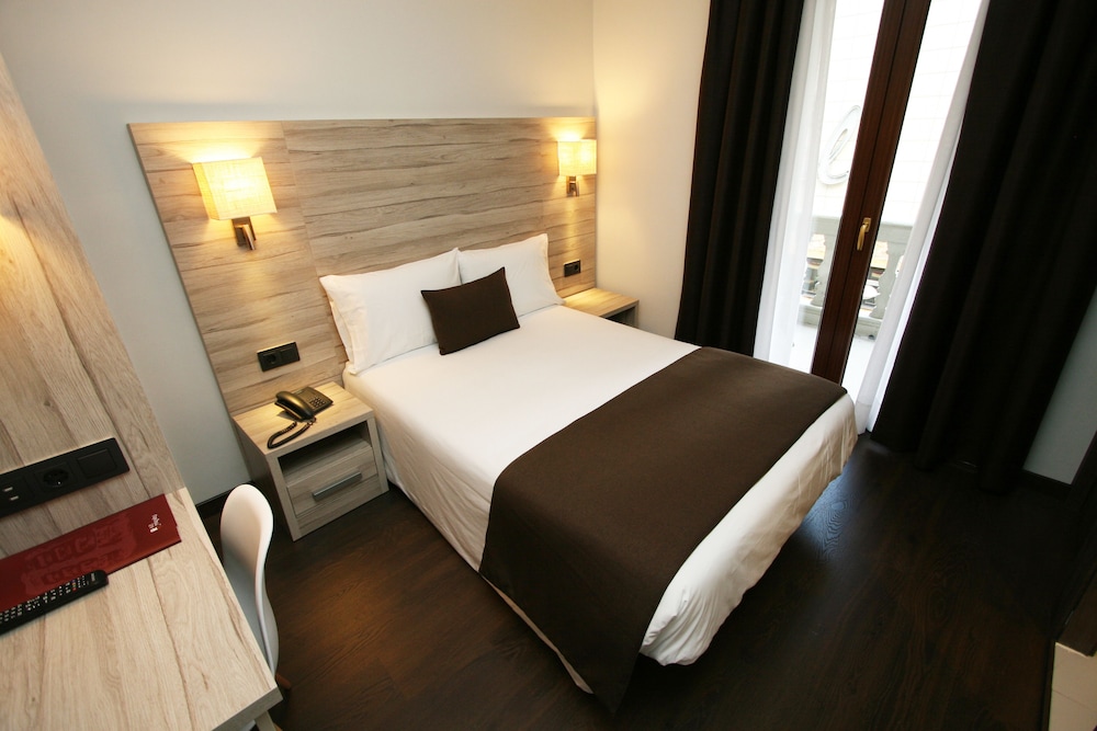 HOTEL PYRENEES 8/55