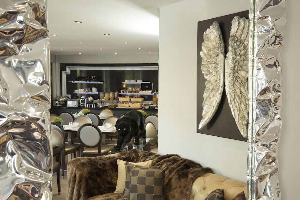 Hotel Plaza Elysees 33/50