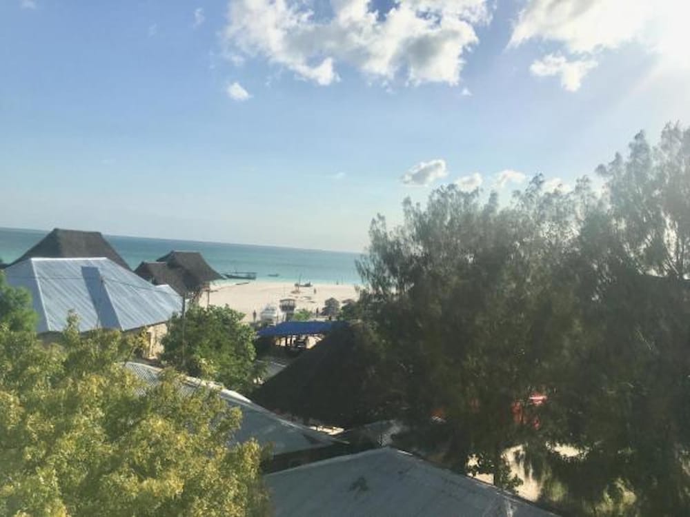 Mocco Beach Villa 72/78