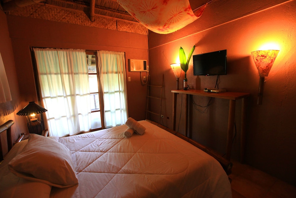 Hannah Hotel 39/54