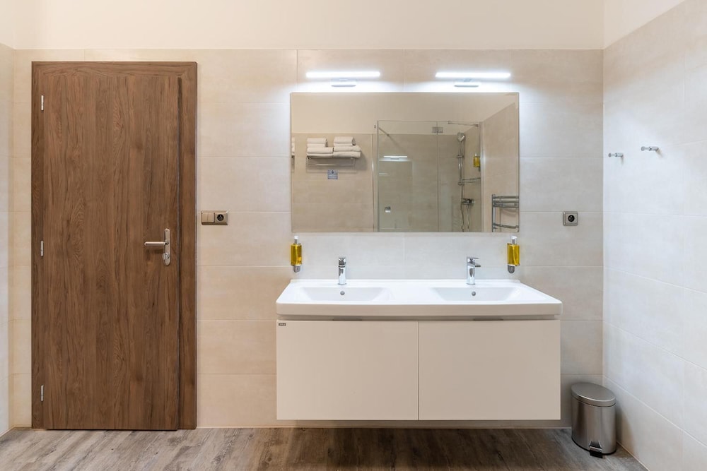 Melantrich Sivek Hotels 22/46