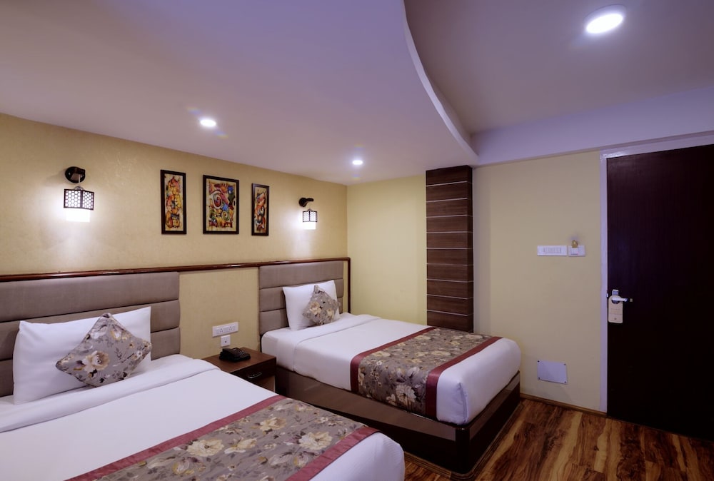 DELUXE, TWIN BEDS