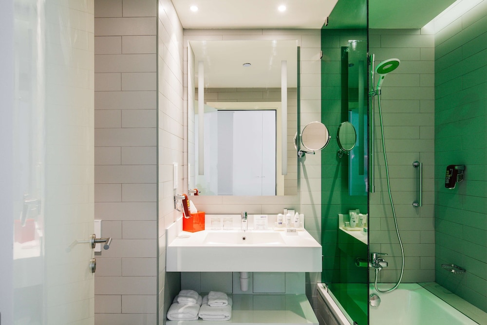 Park Inn By Radisson Dubai Motor City 30/76