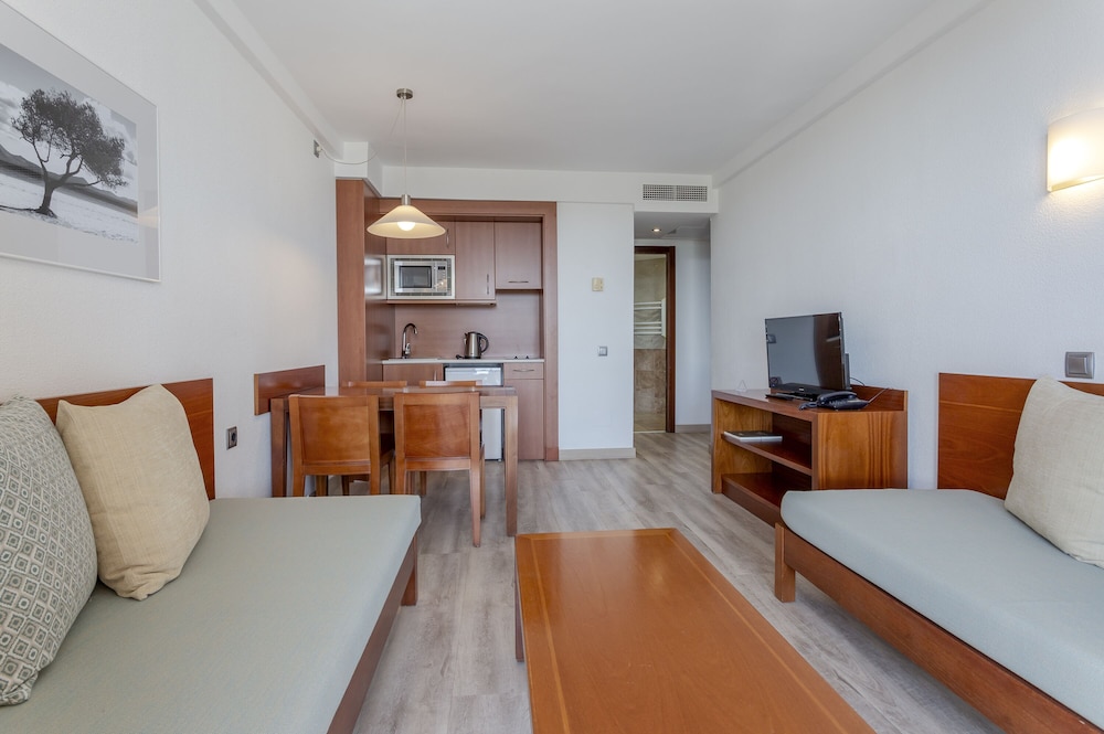 Marins Beach Club Adults Only 28/50
