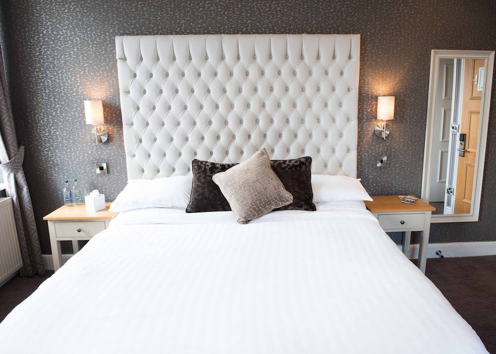 The County Hotel 5/50