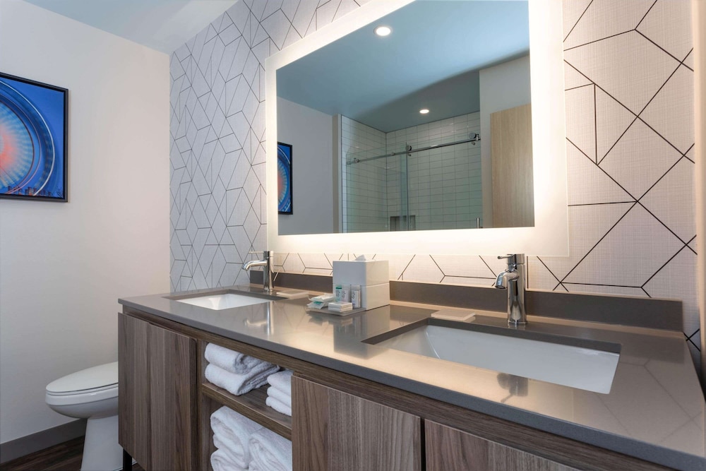 TRYP by Wyndham Orlando 52/54