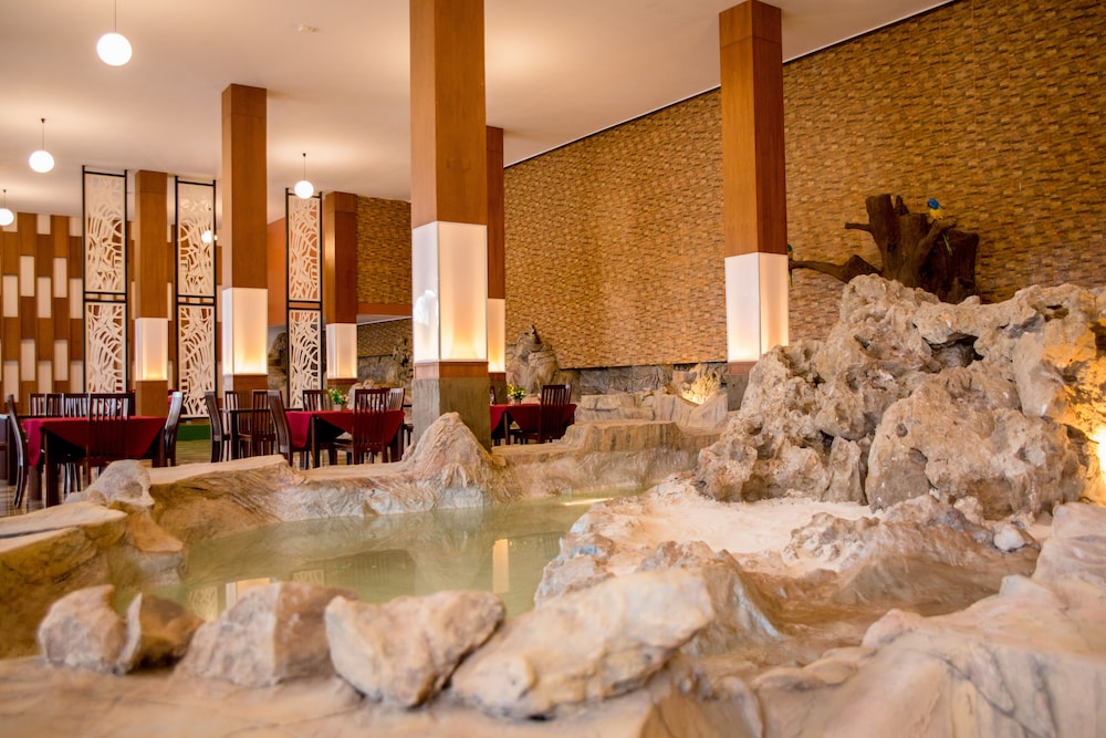 Phi Phi Cliff Beach Resort 40/69
