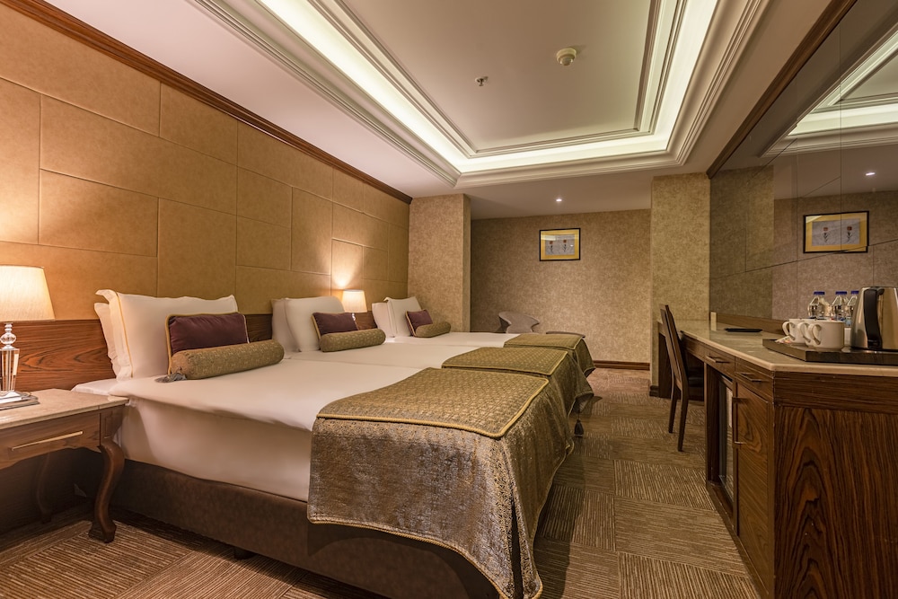 ROOM, TRIPLE