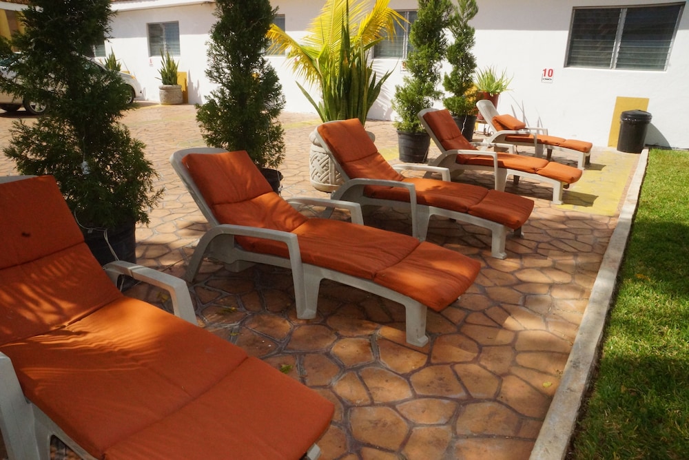 Las Dalias Inn 34/60