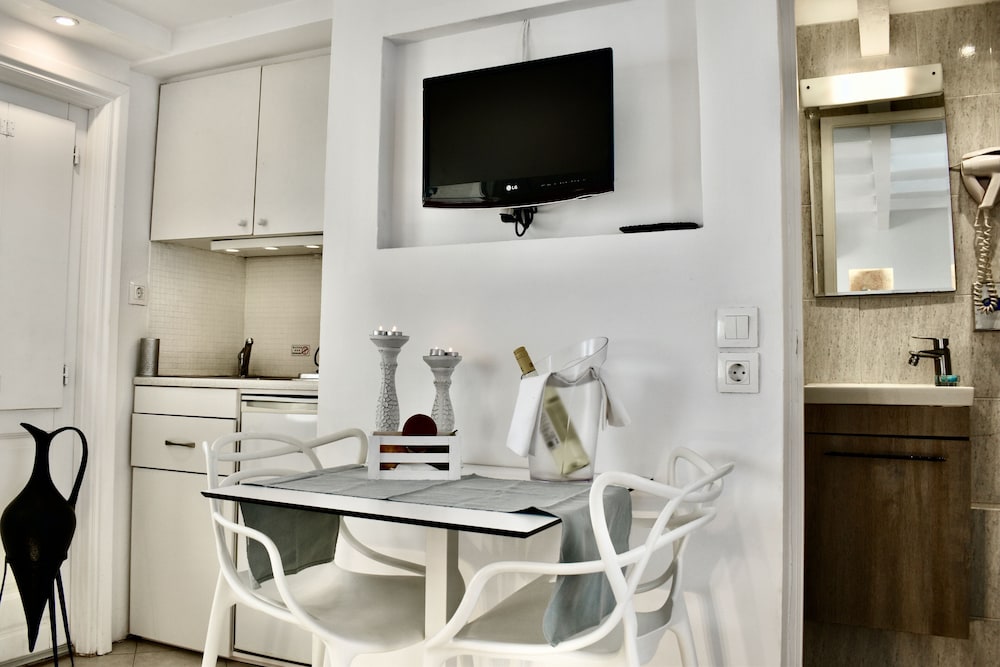 Aeolos Art and Eco Suites - Adults Only 89/109
