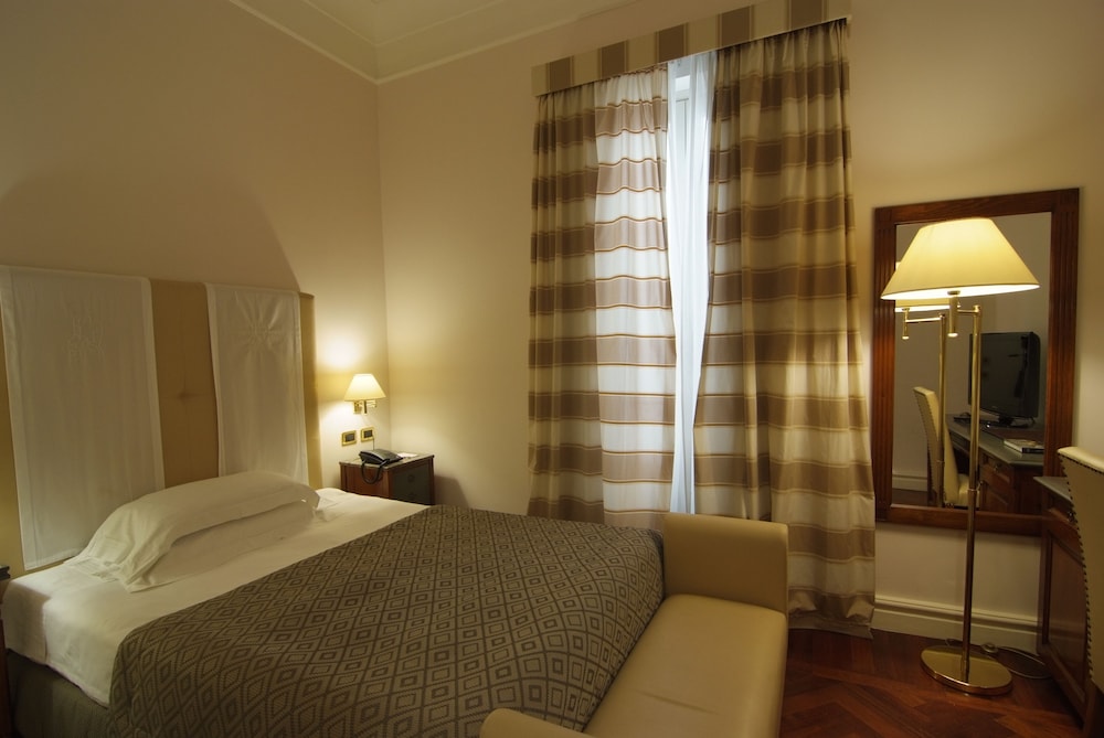 غرفة تنفيذية بسرير مزدوج أو سريرين منفصلين، Grand Hotel Piazza Borsa 3/6