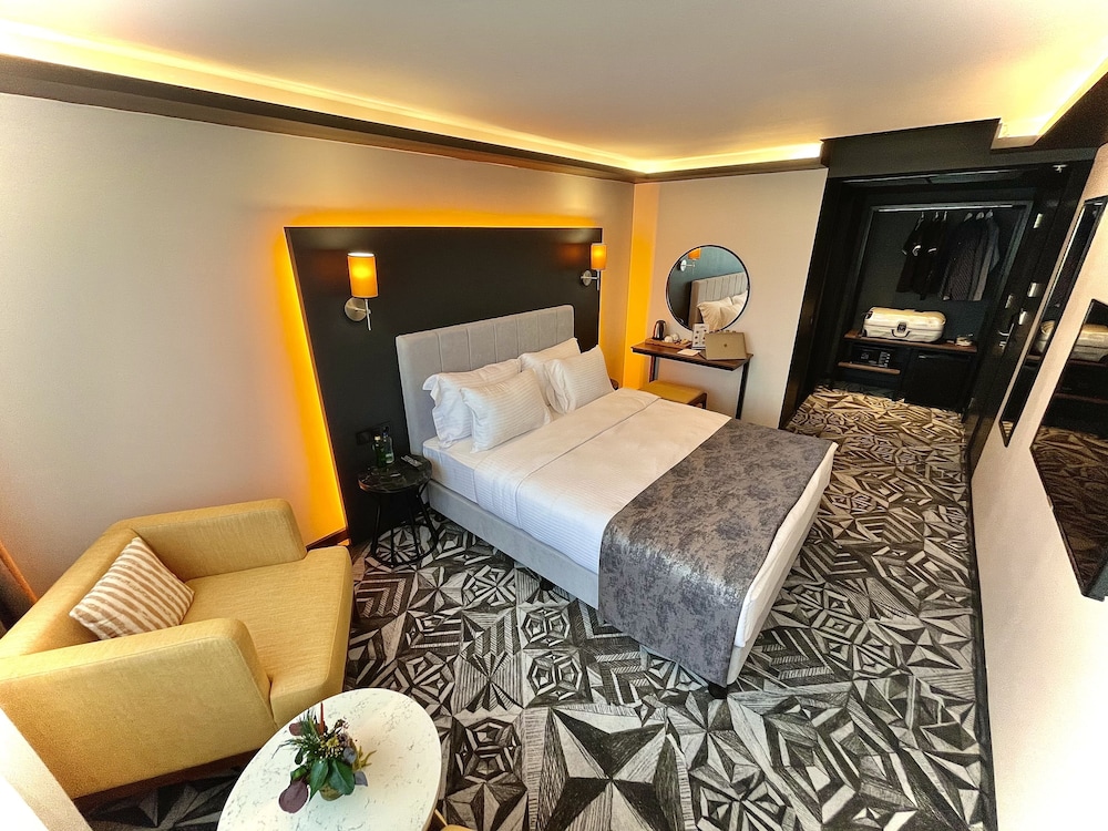 Weingart Hotel 26/52