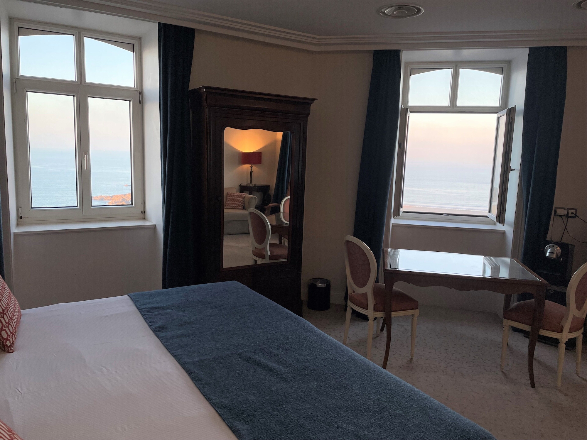JUNIOR SUITE, DOUBLE BED, SEA VIEW, SOFA