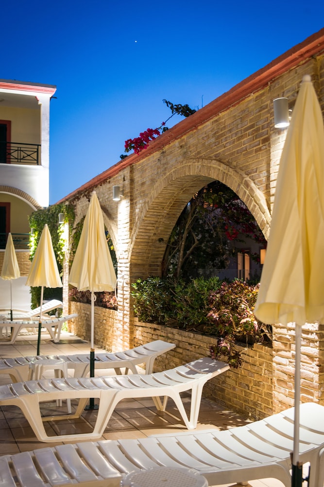 Club Zante Plaza 46/50