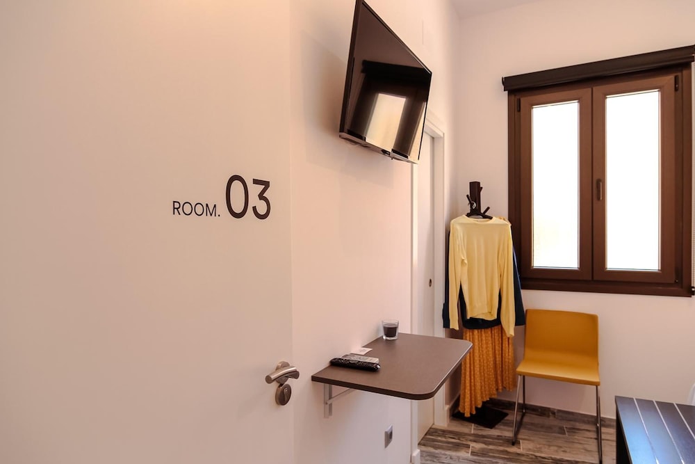 The 8 Rooms House 27/37
