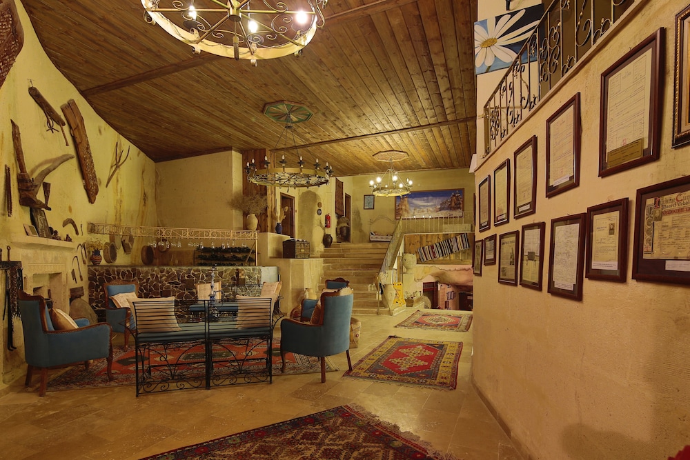 Jerveni Cave Hotel 42/47