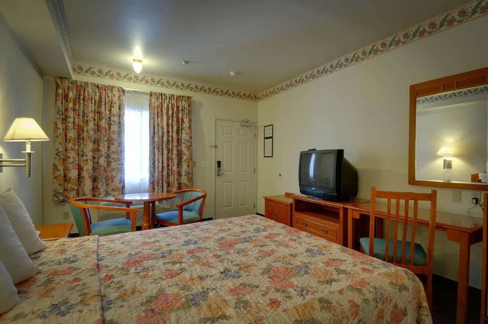 VAGABOND INN HACIENDA HEIGHTS 30/40