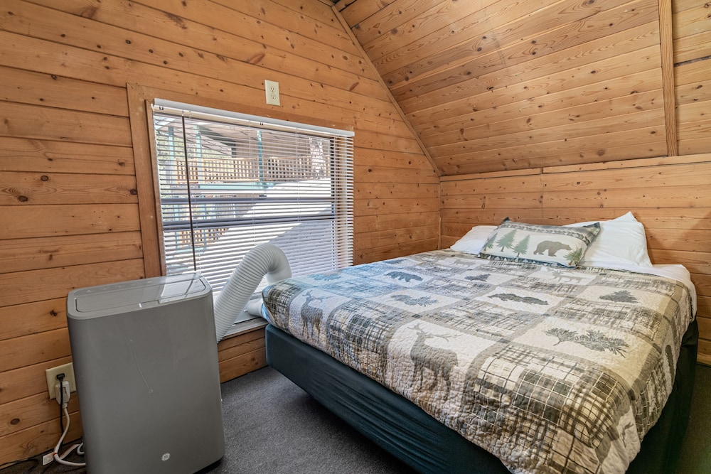 Cabin, 2 Queen Beds, Two Story