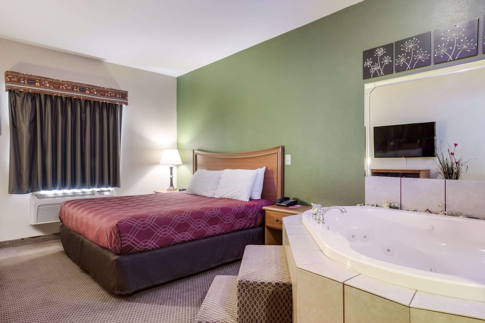 Econo Lodge Inn & Suites Rockmart 12/35
