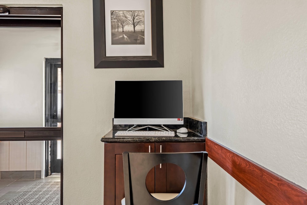 Quality Inn & Suites Des Moines Airport 37/50