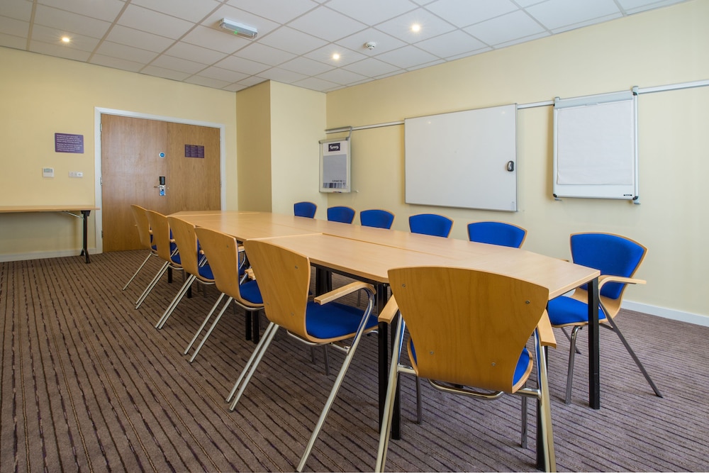 Premier Inn Stoke/Trentham Gardens 35/49