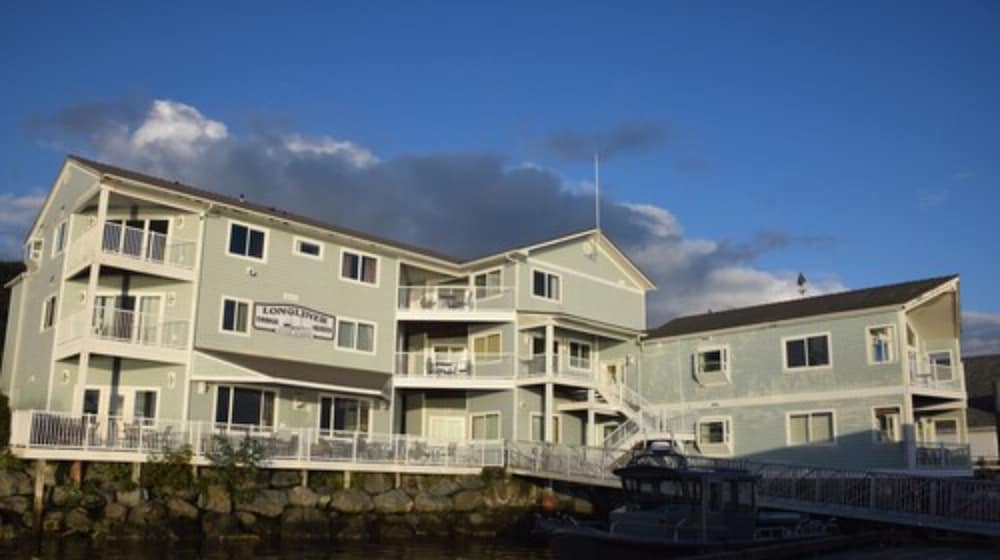 Longliner Lodge and Suites 3/41
