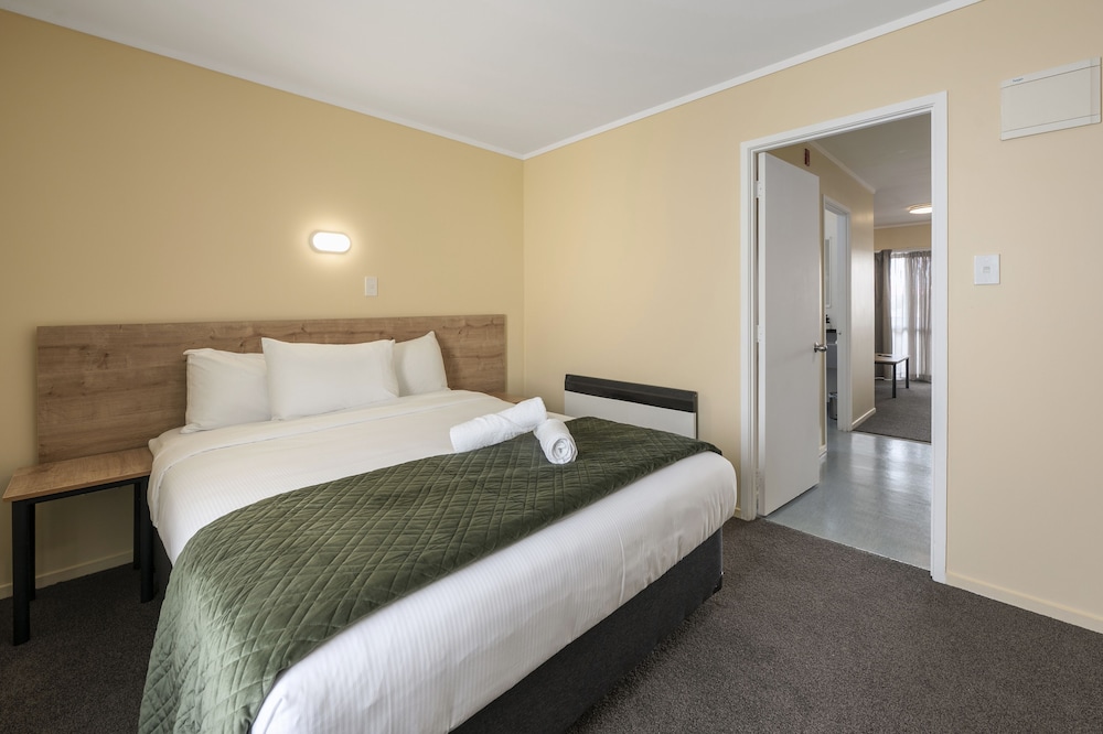 1 BEDROOM, UPSTAIRS