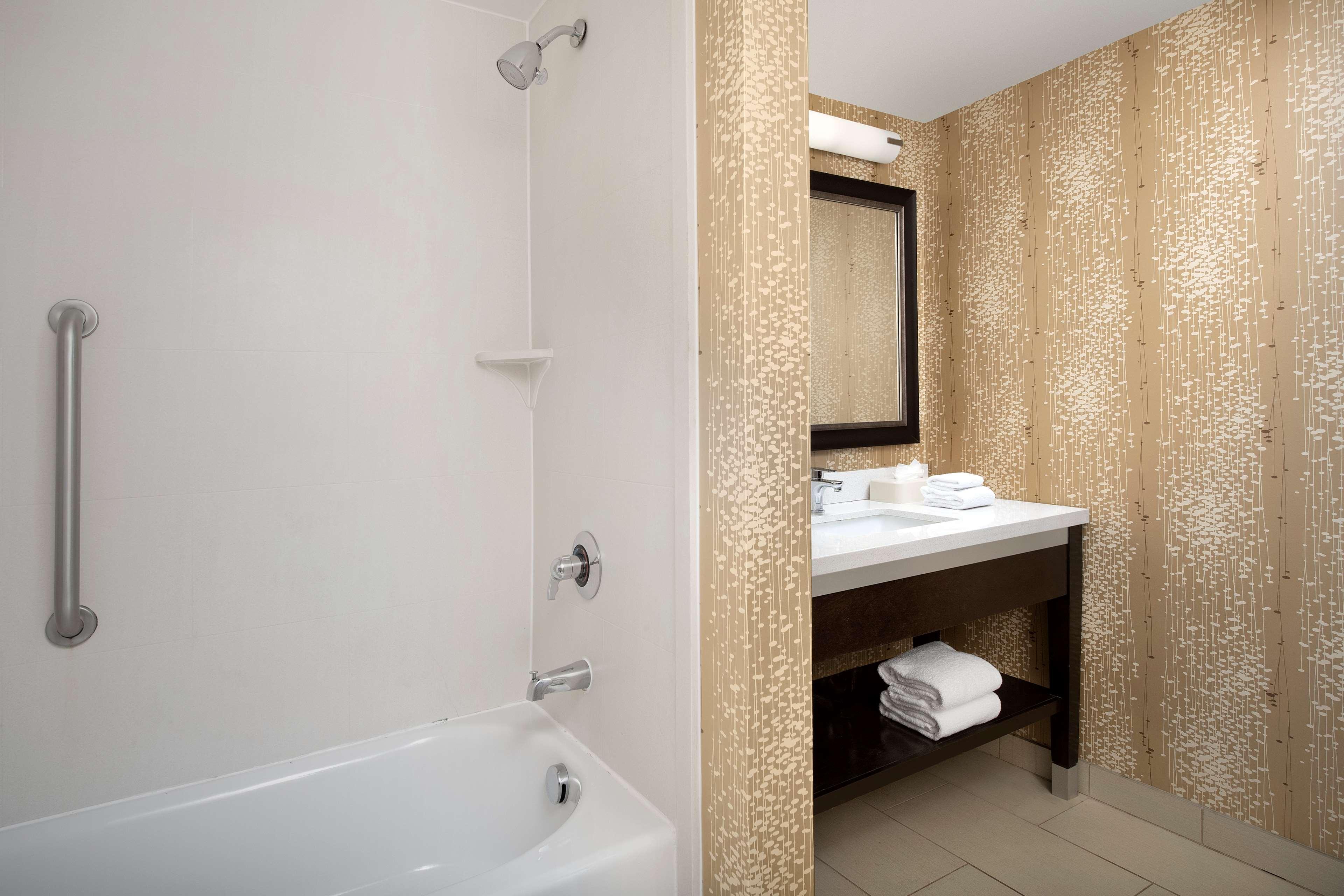 جناح بسرير كينج، Hampton Inn Suites Alpharetta Ga 4/4