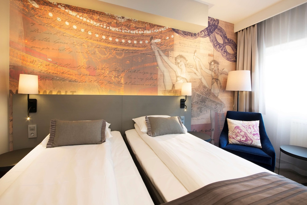 STANDARD, QUEEN BED
