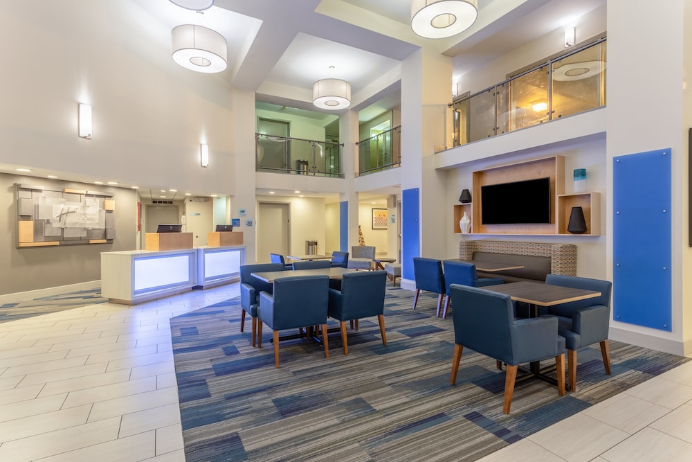 Holiday Inn Express Hotel Suites Scottsburg 10/57