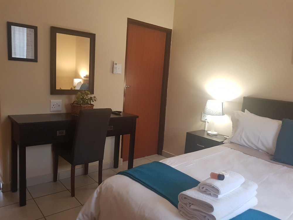 ROOM, DOUBLE BED