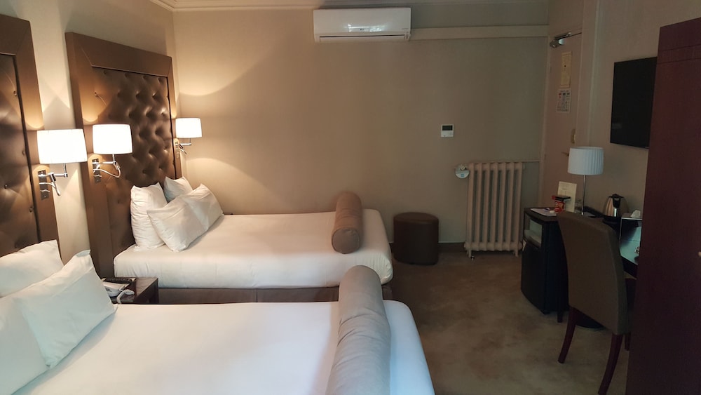 Hotel Saint Cyr Etoile 20/65