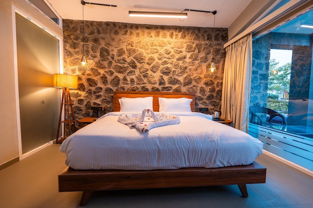 Basalt Paradise Resort And Spa 9/38