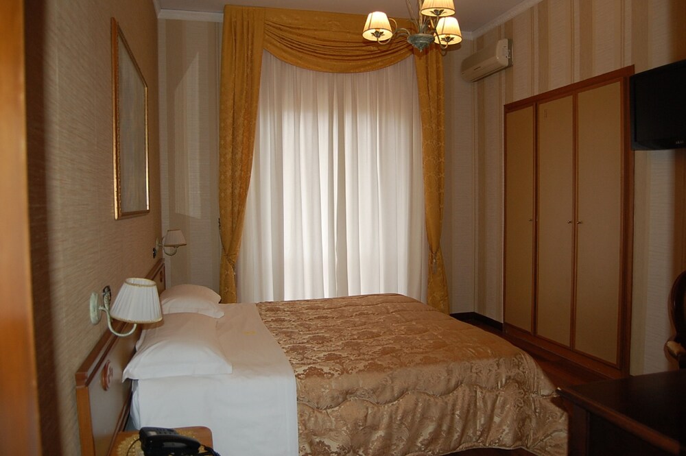 HOTEL RISTORANTE DONATO 36/73