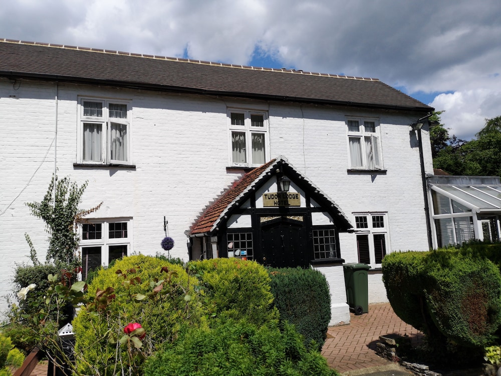 Tudor Lodge Hotel 2/45