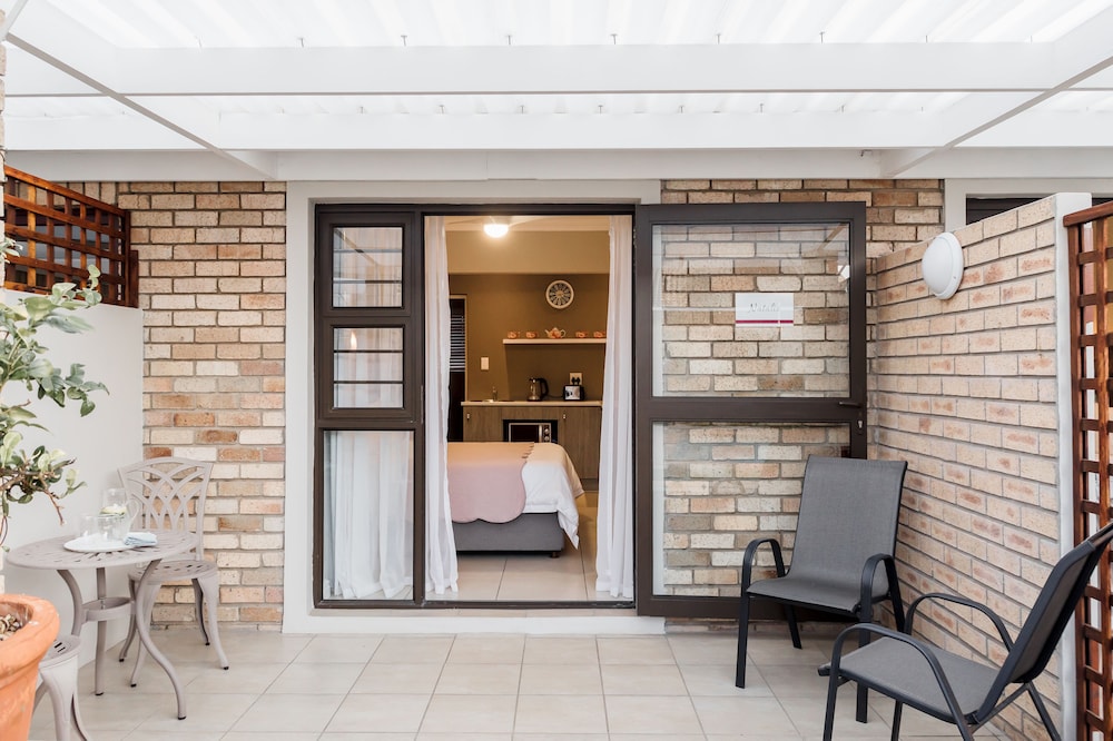 Wagtails Guest House 7/50