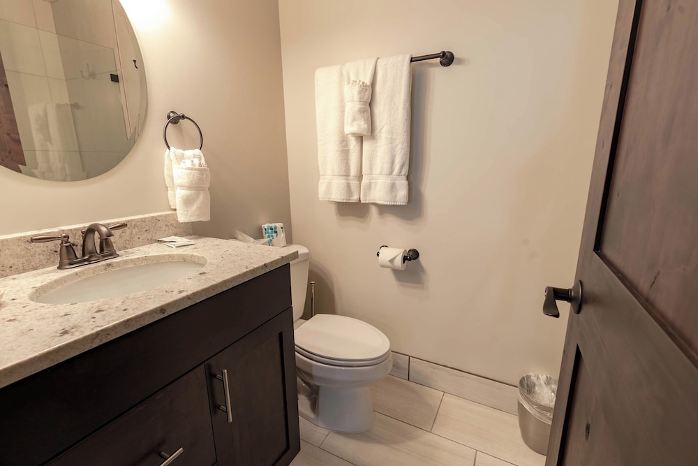 2 BEDROOMS