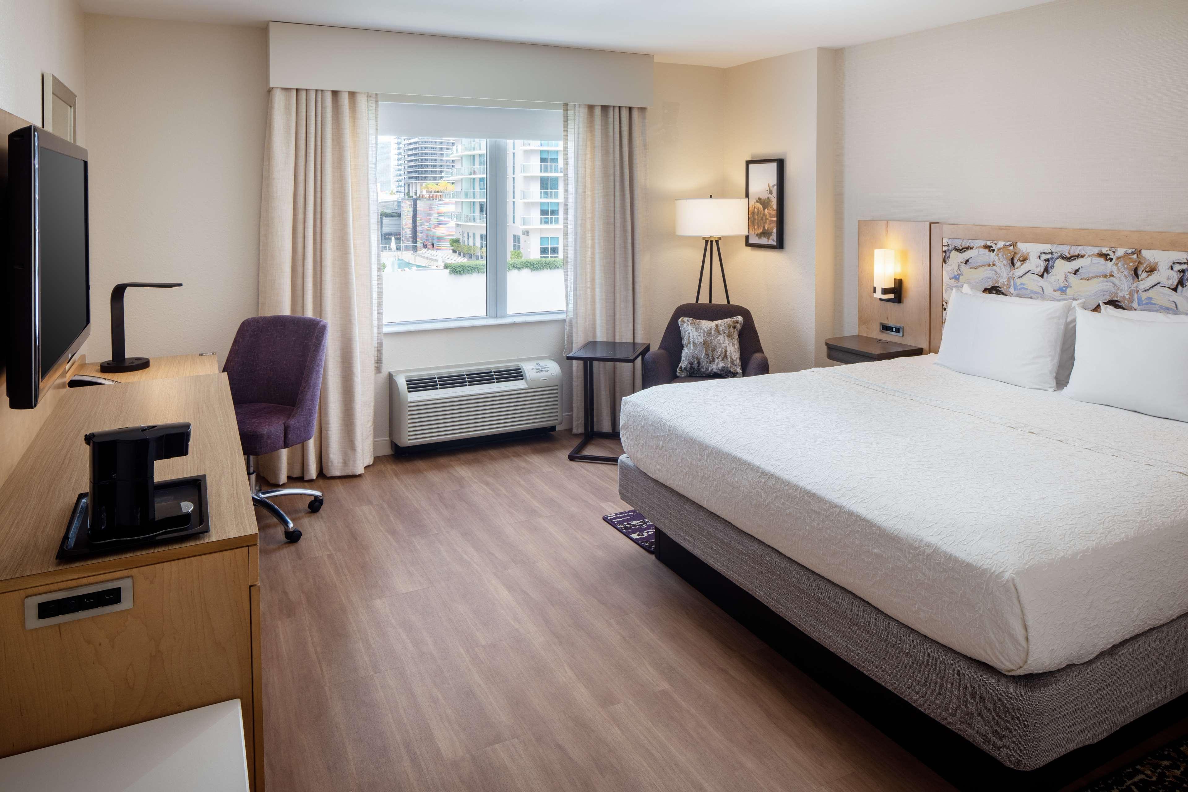 غرفة بسرير مزدوج، Hampton Inn Suites By Hilton Miami Brickell Downtown 2/4