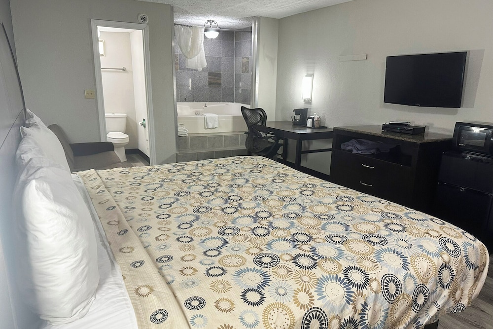 Regal Inn Guntersville Hwy 431 32/50