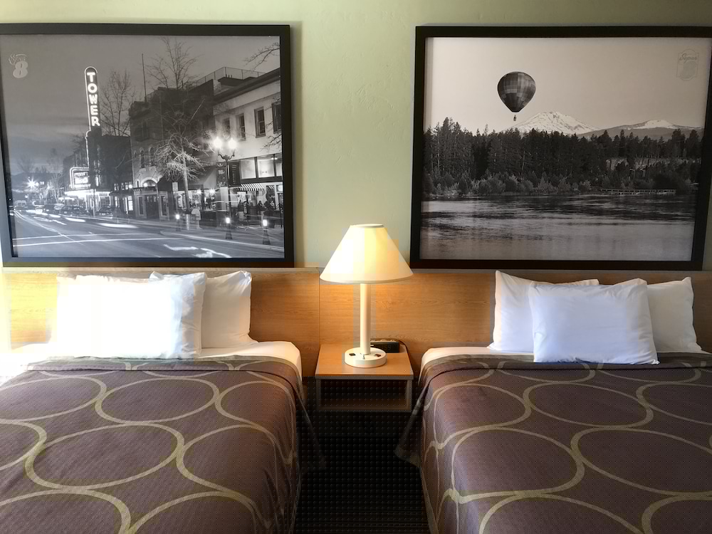 Super 8 By Wyndham Bend OR 22/50
