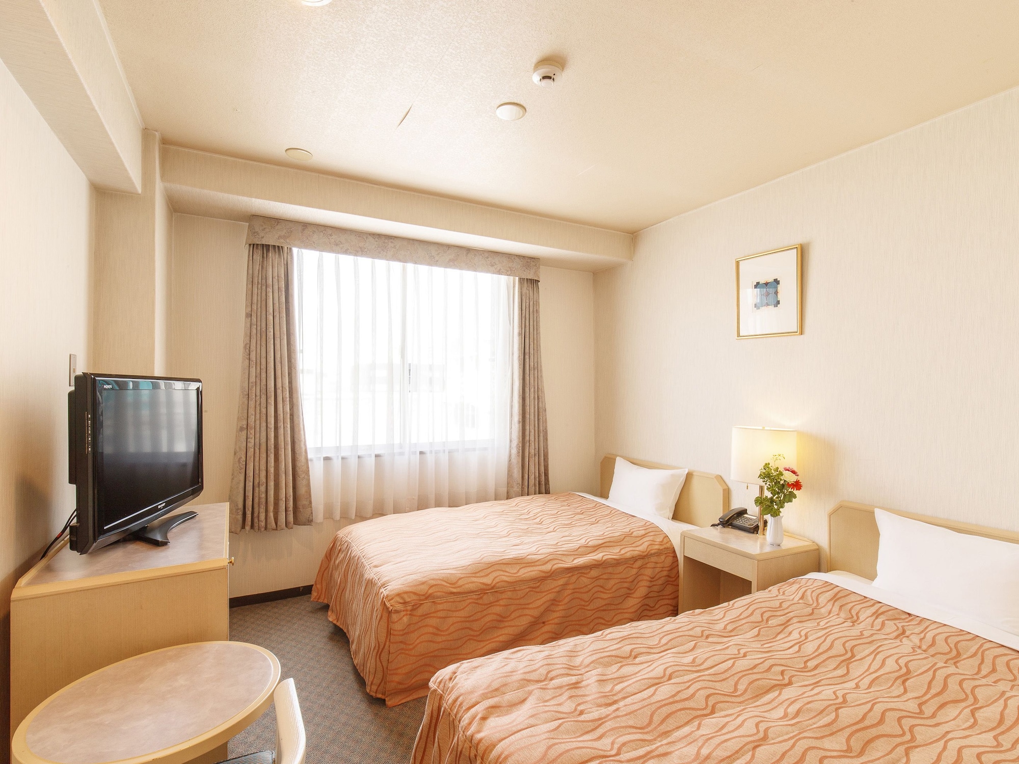 ROOM, TWIN BEDS, SMOKING