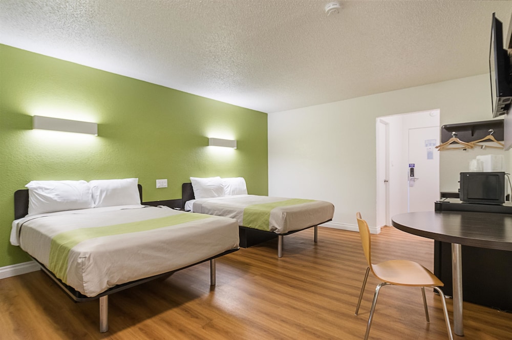 Motel6 Santa Maria, CA - South 27/56