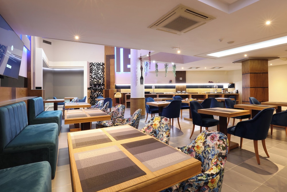 Silver Suites Hotel & Spa 53/63