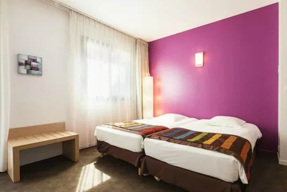 Esatitude Hotel 8/32