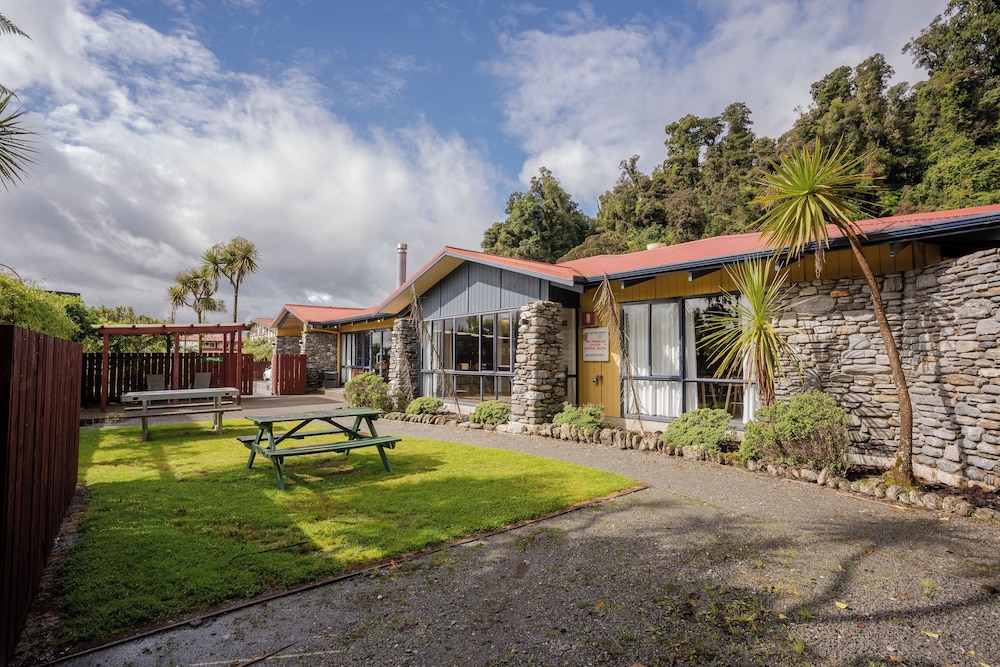 Haka House Franz Josef 34/35