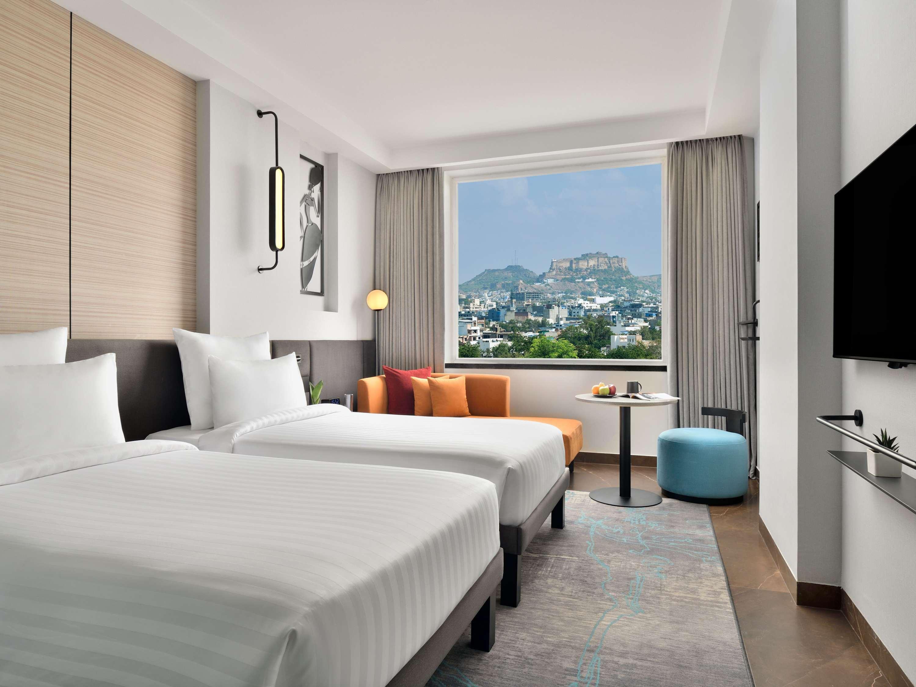 Superior, Twin Beds, Fort View