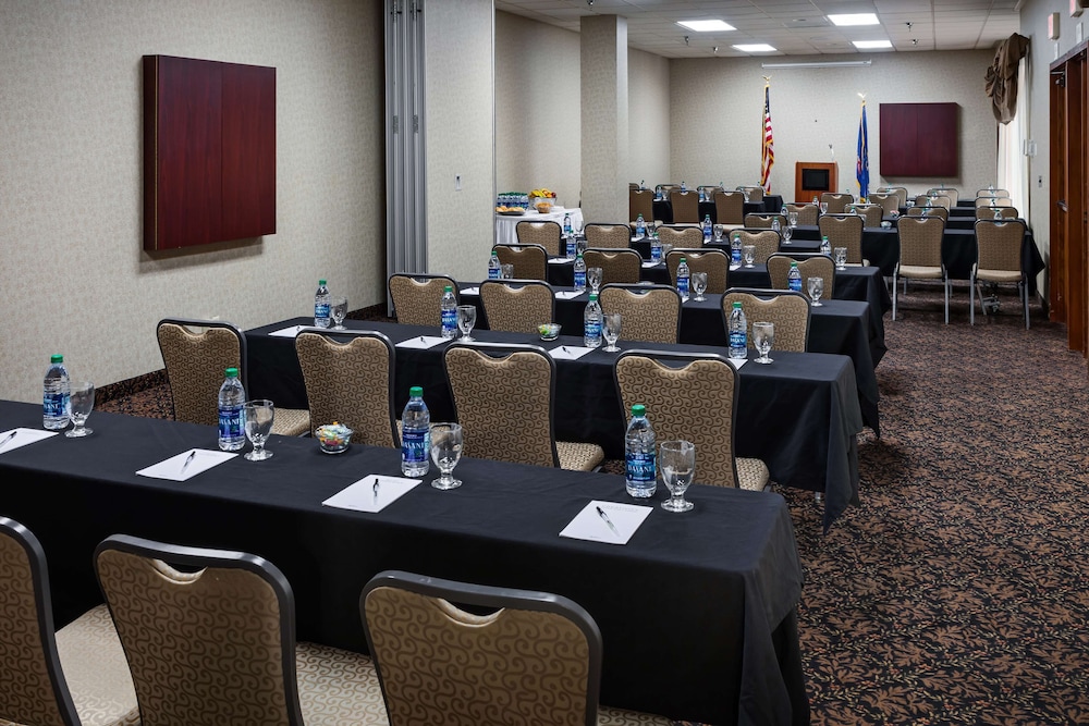 Radisson Hotel Bismarck 39/44