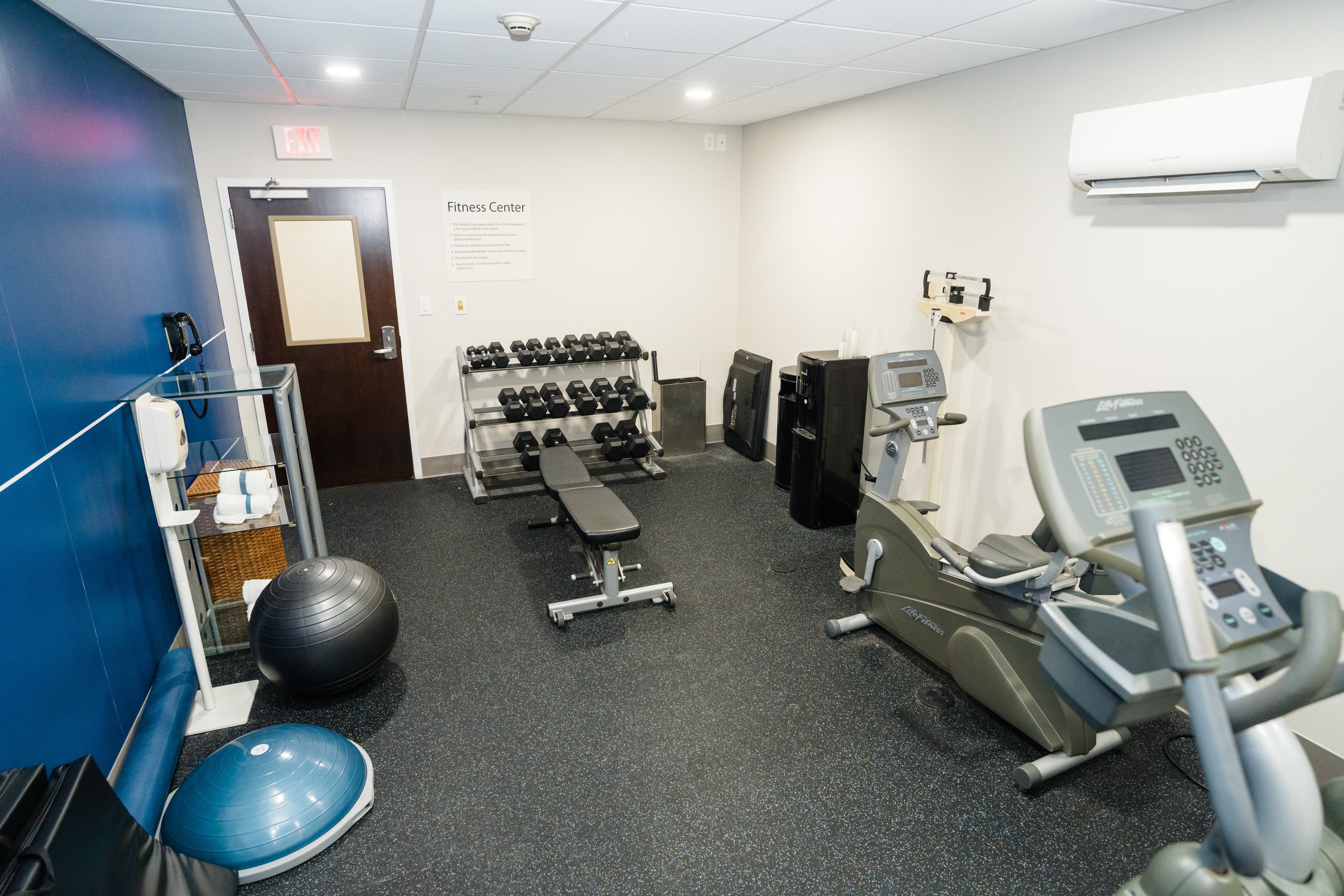 Holiday Inn Express Hotel Suites Kodak East Sevierville 48/64